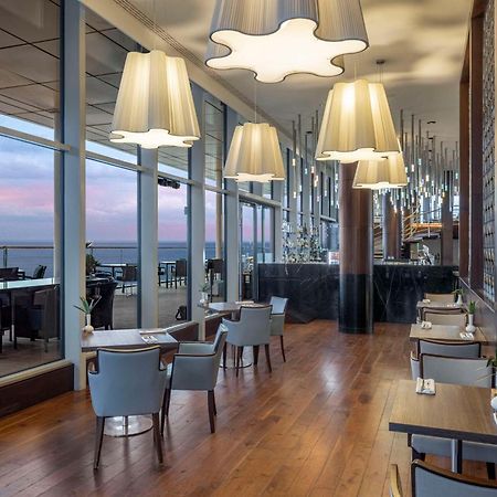 Hilton Batumi Hotel Bagian luar foto The Lounge at the 360° Restaurant