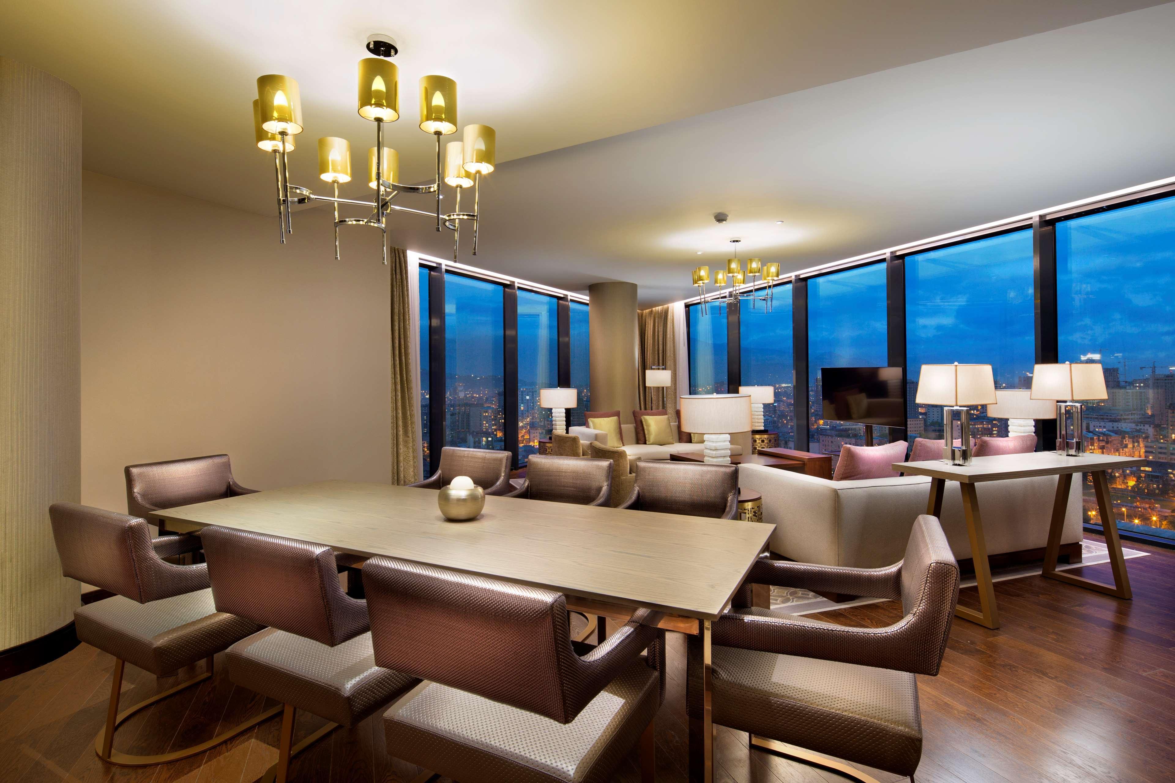 Hilton Batumi Hotel Bagian luar foto The Westin Club Lounge at the Westin Palace, Madrid