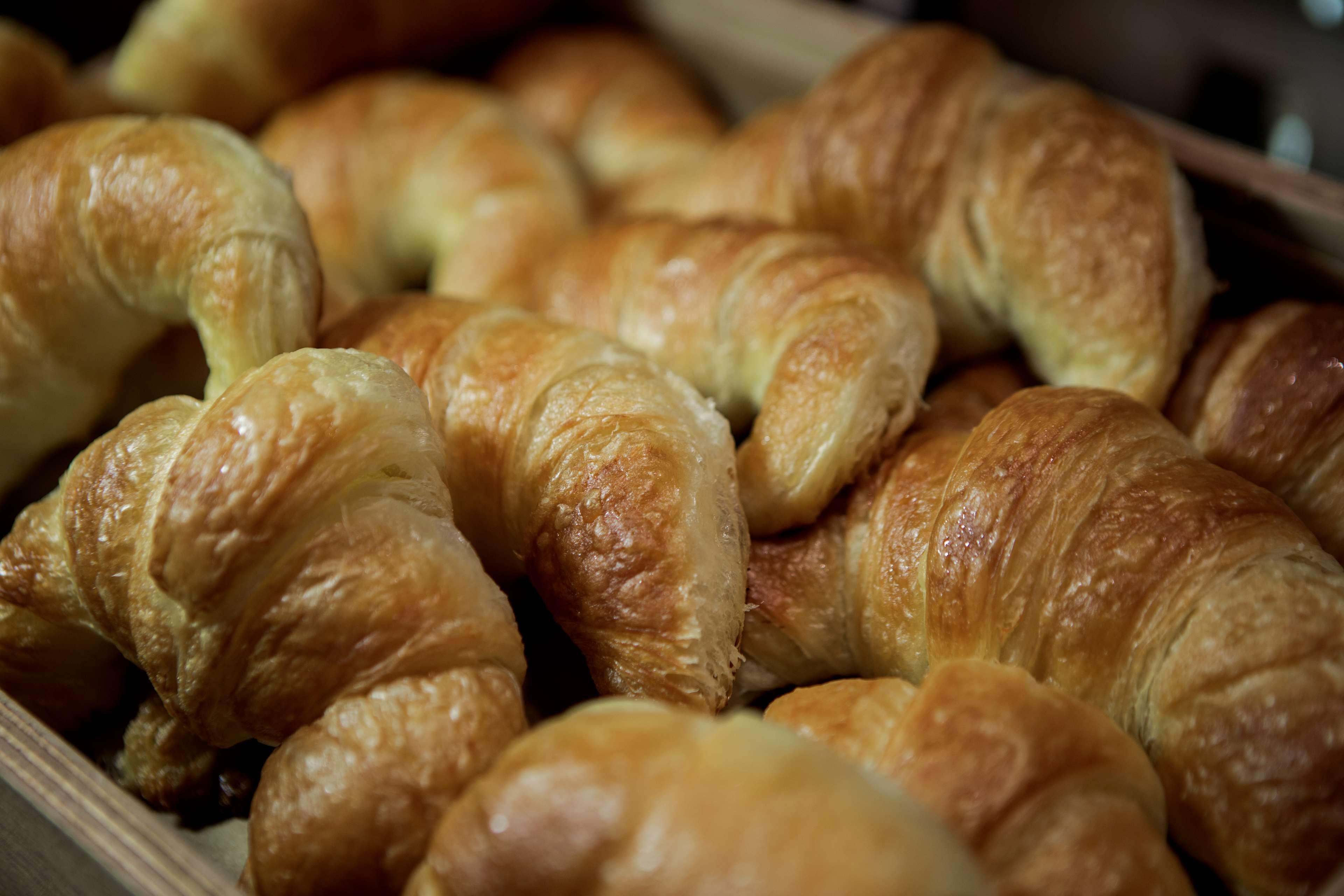 Hilton Batumi Hotel Bagian luar foto Croissants