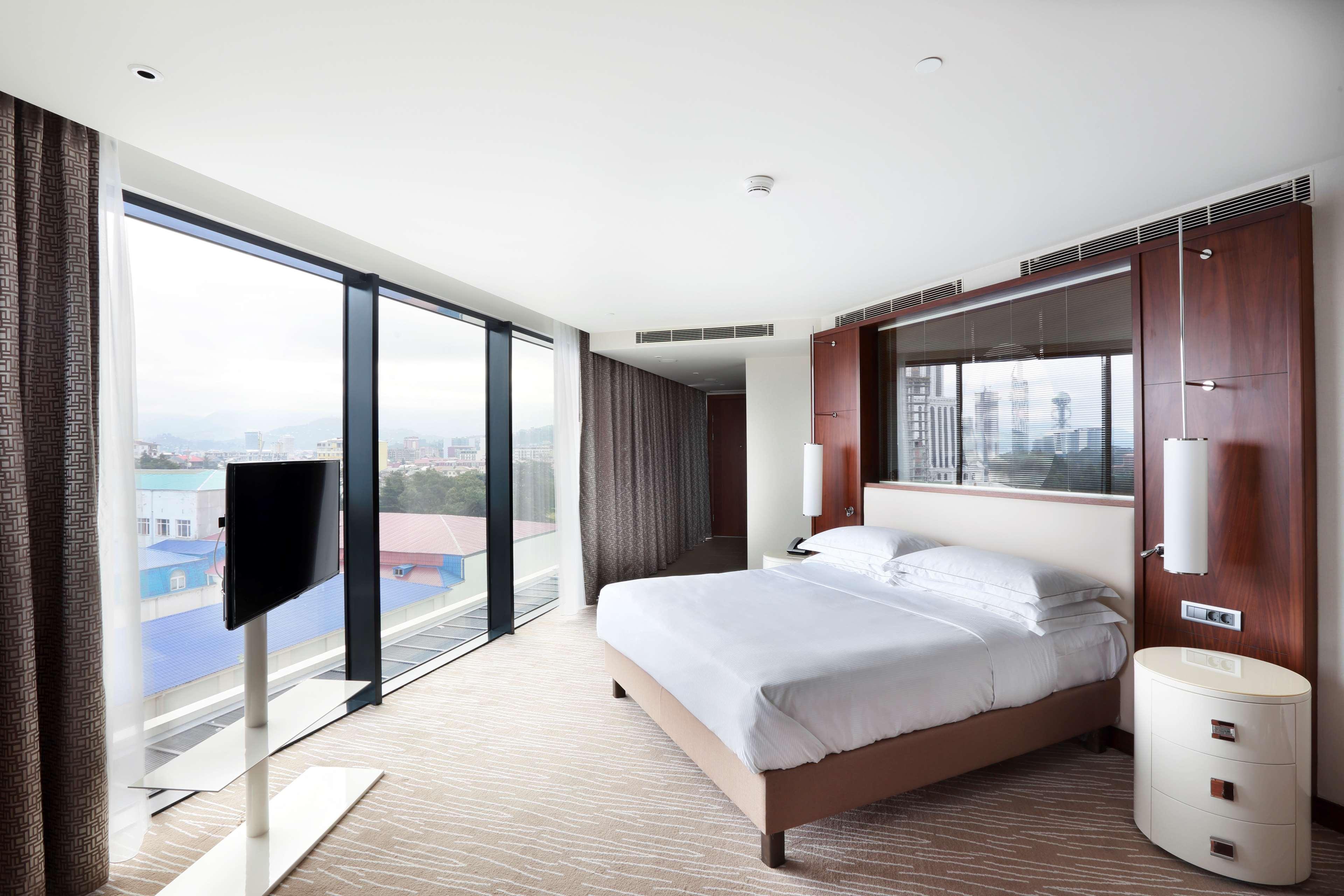 Hilton Batumi Hotel Bagian luar foto A bedroom at the hotel