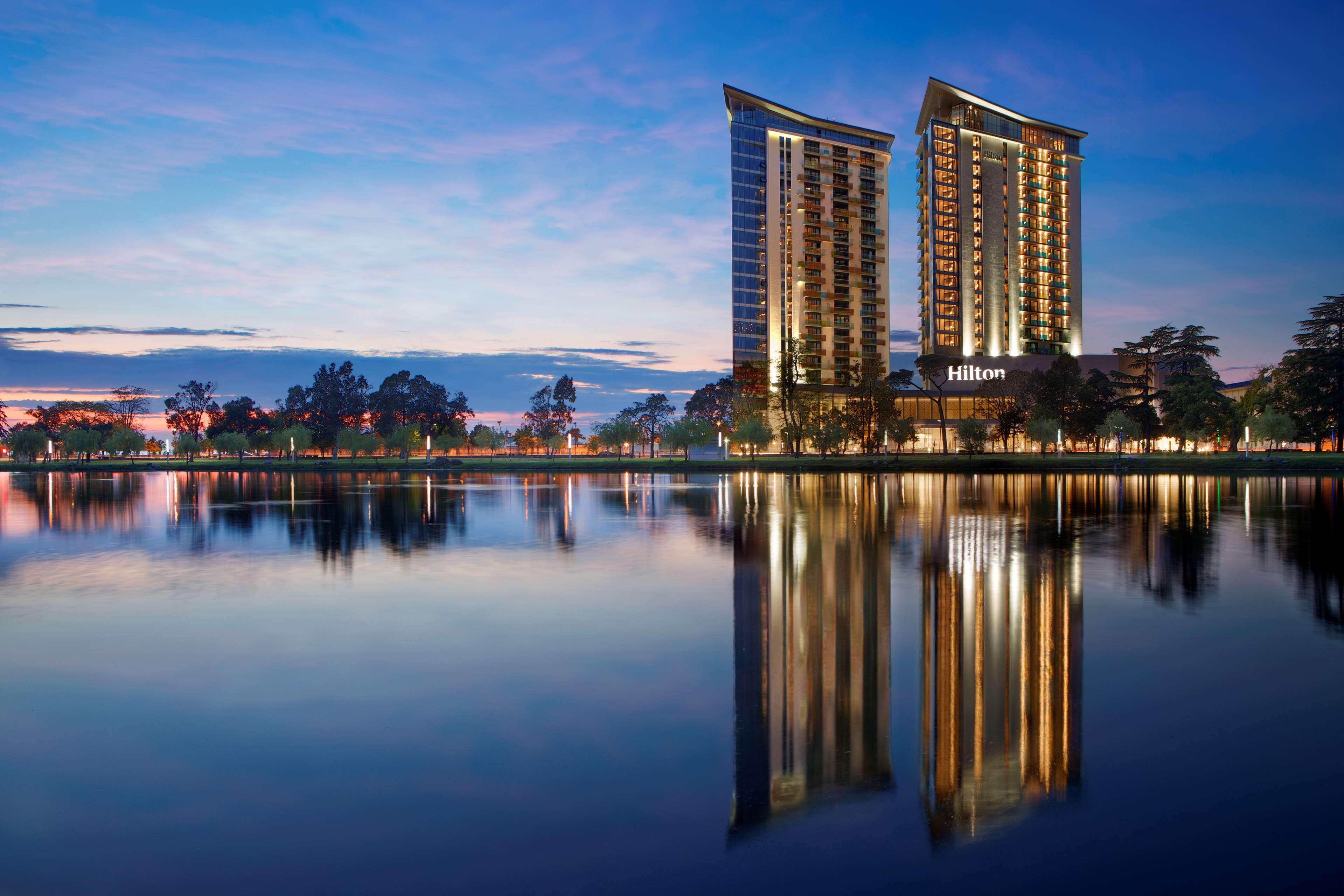 Hilton Batumi Hotel Bagian luar foto The Lakes College