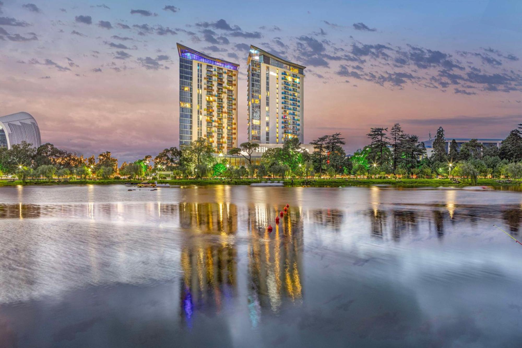 Hilton Batumi Hotel Bagian luar foto