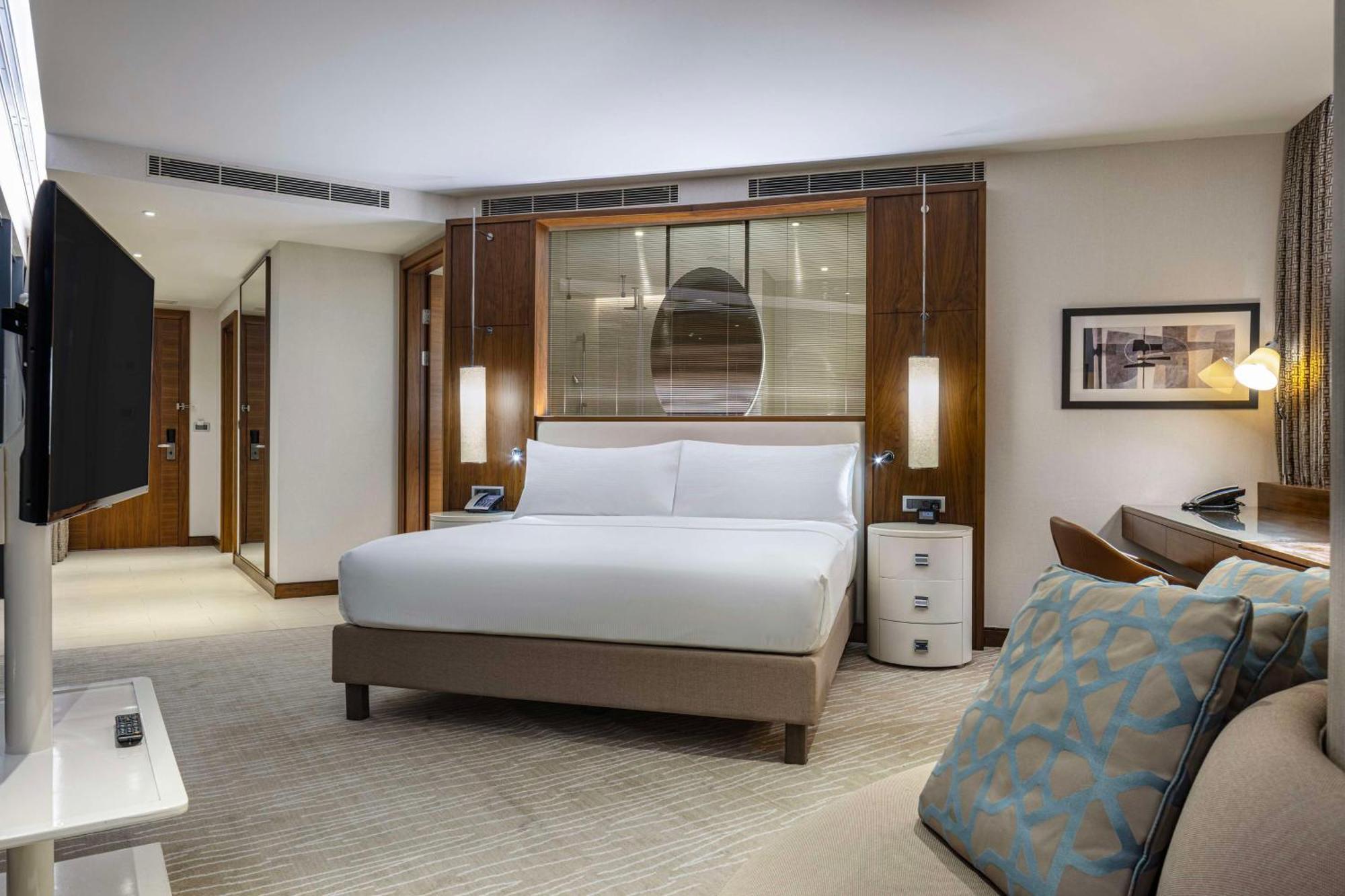 Hilton Batumi Hotel Bagian luar foto A bedroom at the hotel