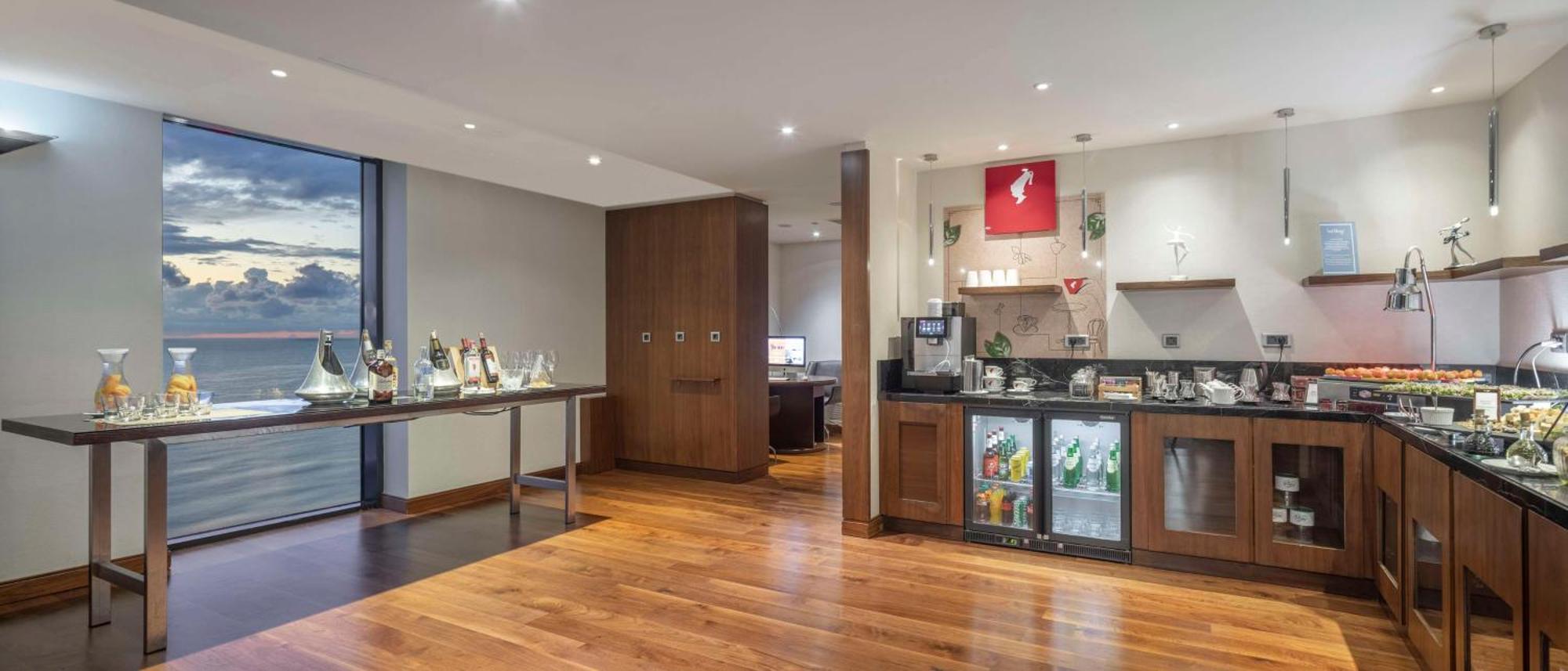 Hilton Batumi Hotel Bagian luar foto The Swiss First Class Lounge at London Heathrow Airport