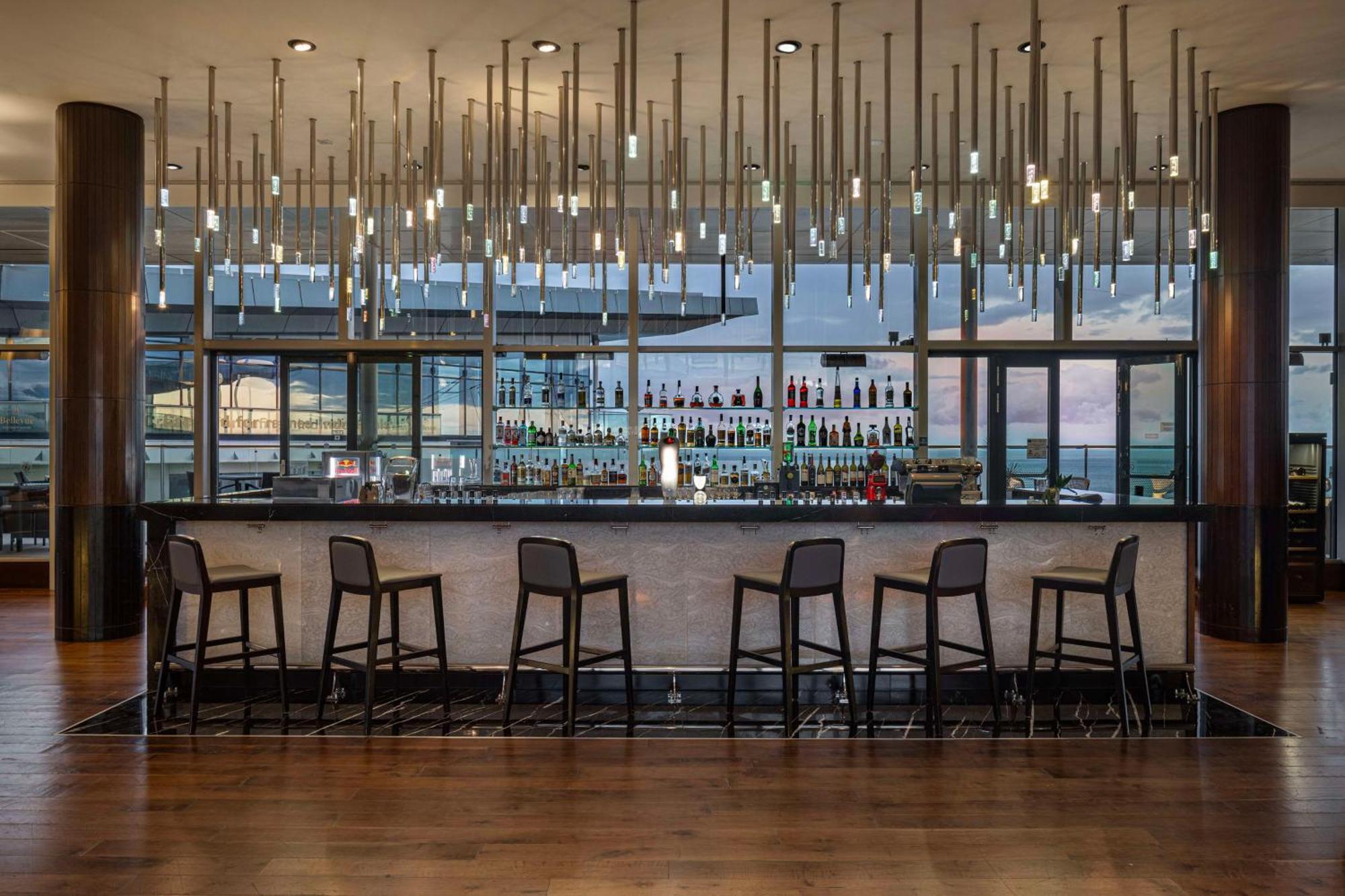 Hilton Batumi Hotel Bagian luar foto The bar at the 101 lounge