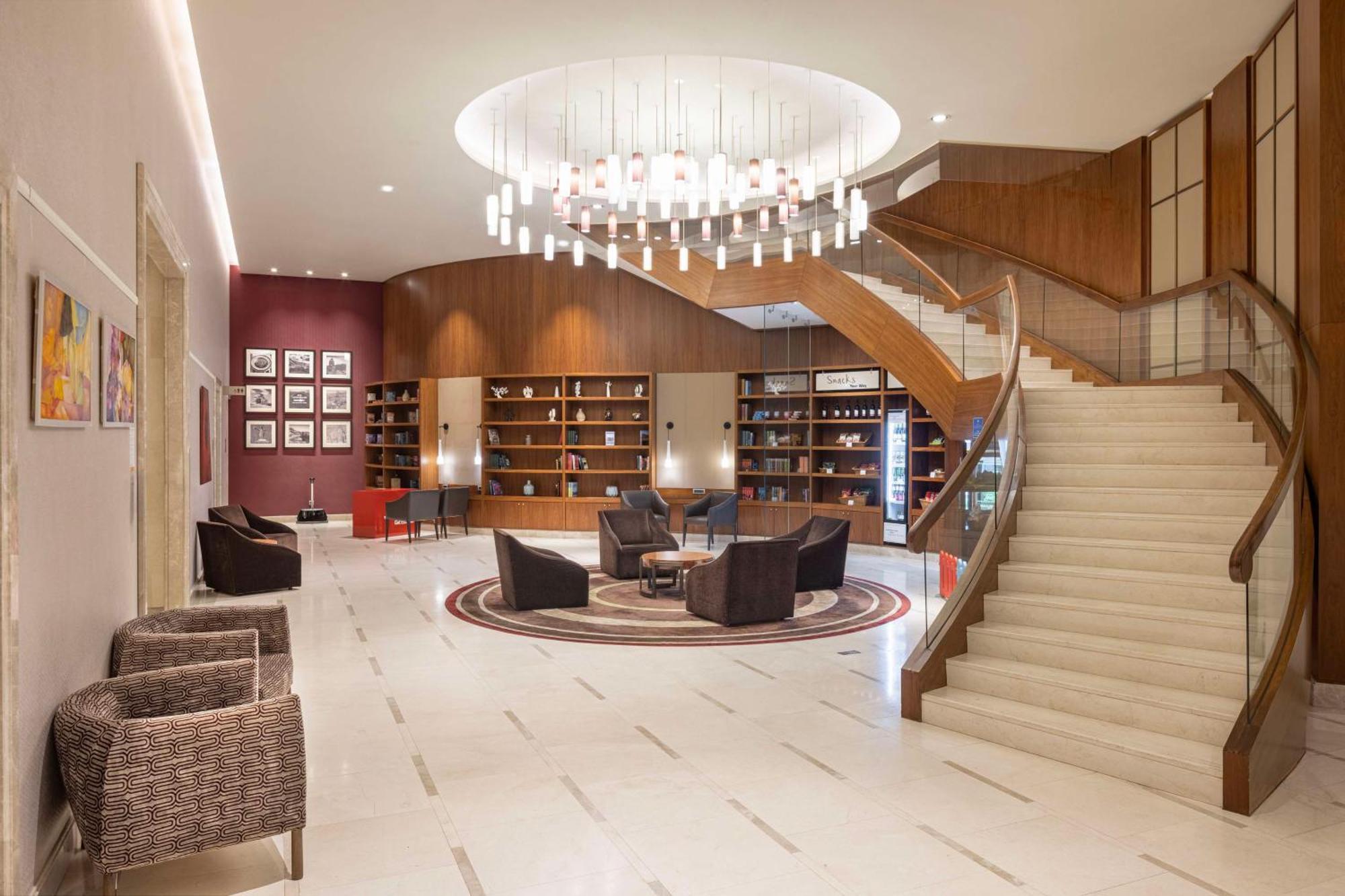 Hilton Batumi Hotel Bagian luar foto Lobby